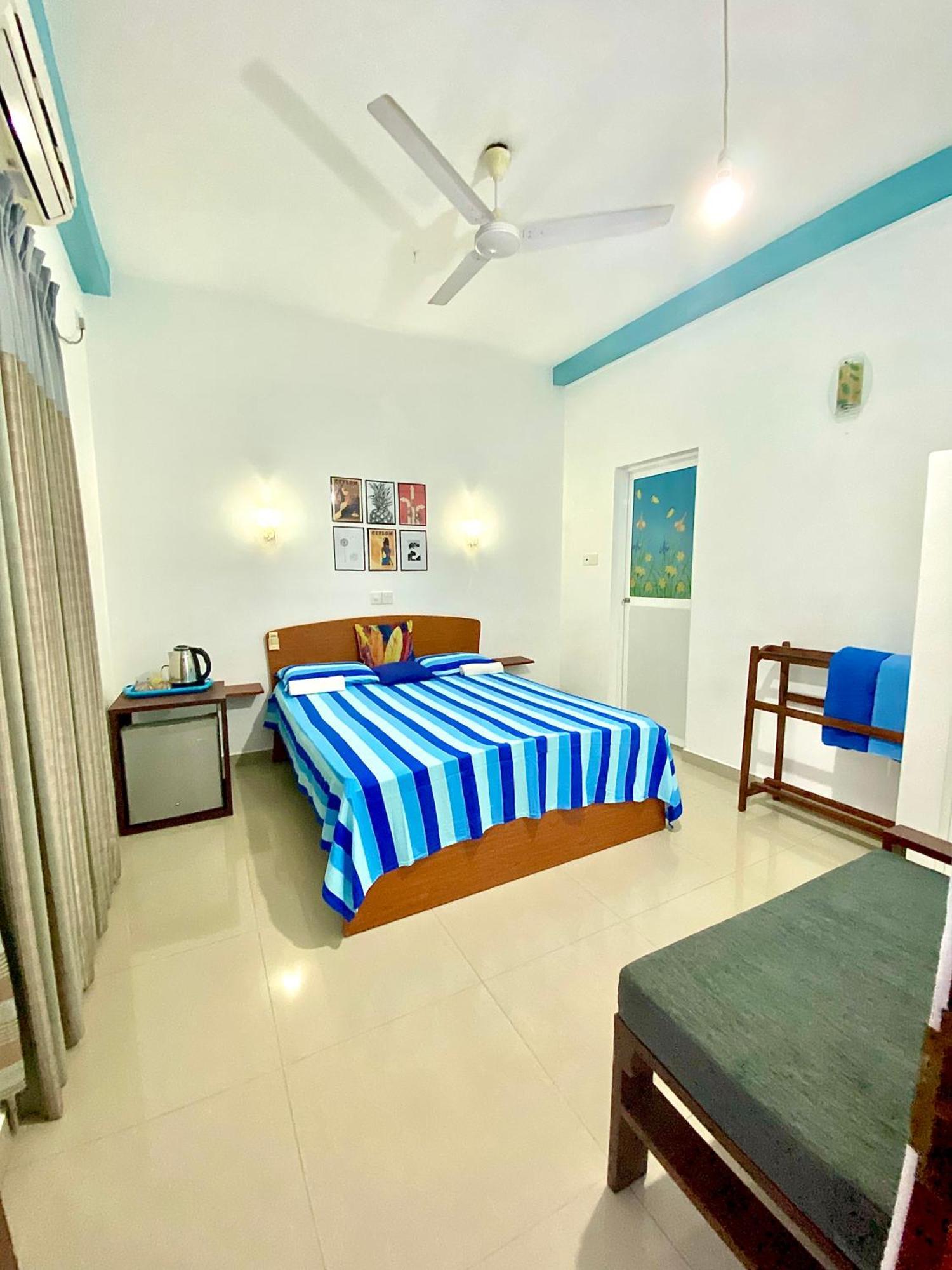 Tamara Motels Hikkaduwa Room photo